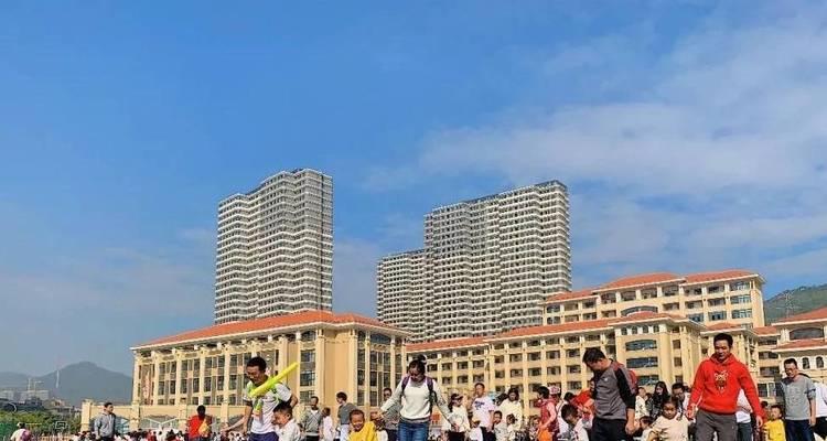 足球前场吊球技巧（提高球员技术水平，打造强力前场进攻体系）