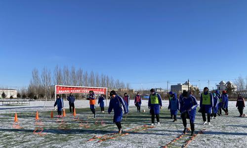 雪地足球技巧大全（掌握关键技巧，成为雪地足球王者）