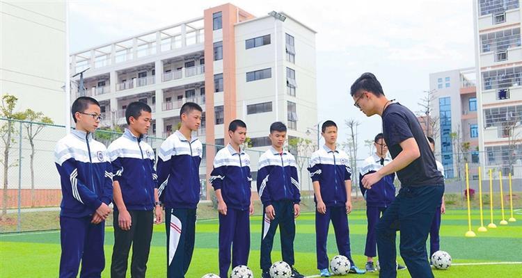 室内足球技巧练习全攻略（提升足球技巧的室内训练计划与技巧要点）