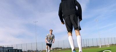 提高中过人技巧的简单足球训练方法（轻松掌握足球中的中过技巧，成为球场上的明星）
