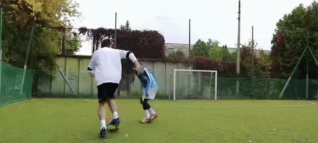 少儿足球（以基本动作为基础，让孩子摆脱对手的防守！）