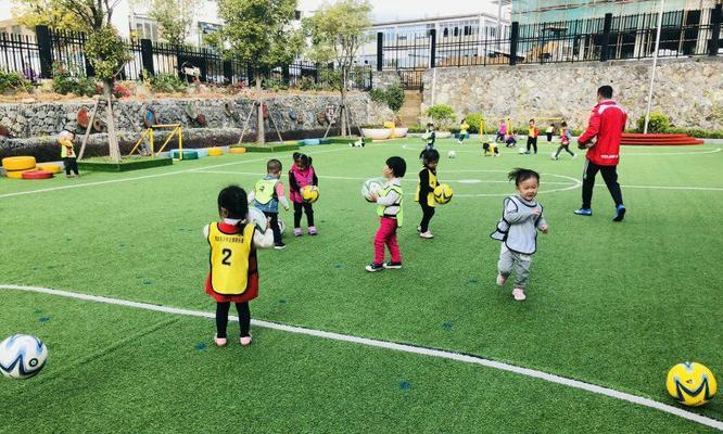 踢足球小技巧幼儿教案——让孩子轻松学会踢足球（培养孩子足球技巧的有效方法和步骤）