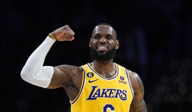 NBA家族得分排行榜（2021年度NBA家族得分排行榜公布，詹姆斯再次领跑得分王）