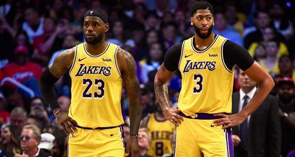 NBA官方历史得分排行榜（打破记录、创造历史的篮球巨星们的辉煌时刻）