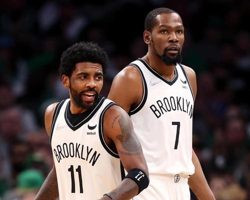 2021NBA美媒排行榜（全方位评选结果揭晓，詹姆斯成为媒体关注的焦点）