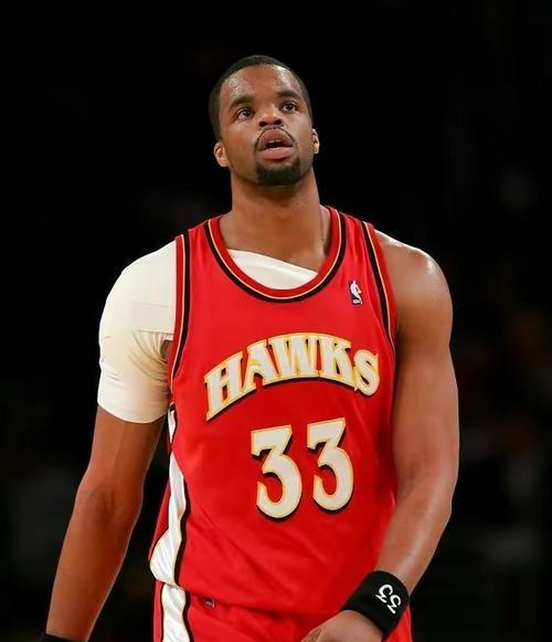 NBA现任最强人员排行榜（窥探NBA现役球员的绝世风采，争议与荣耀并存）