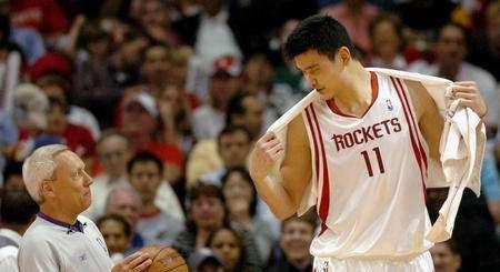 姚明在NBA历史数据排行榜中的辉煌成就（揭秘姚明统治篮球场的统计数据）
