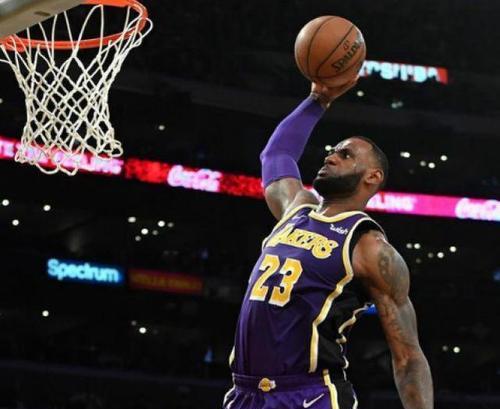 NBA扣篮狂魔排行榜前一百（探索NBA历史上最惊艳的扣篮高手，他们的背后故事令人叹为观止）
