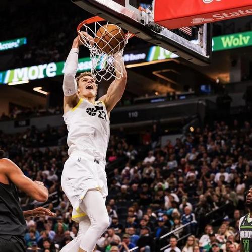 NBA最新排行榜（紧追榜首的关键是团队合作与实力兼备，精彩比赛接连上演）
