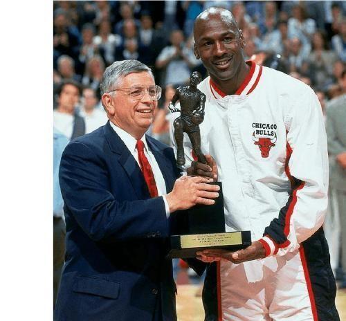 NBA最高荣誉奖项排行榜（探索篮球历史中最荣耀的球员和奖项，感受巨星的辉煌岁月）