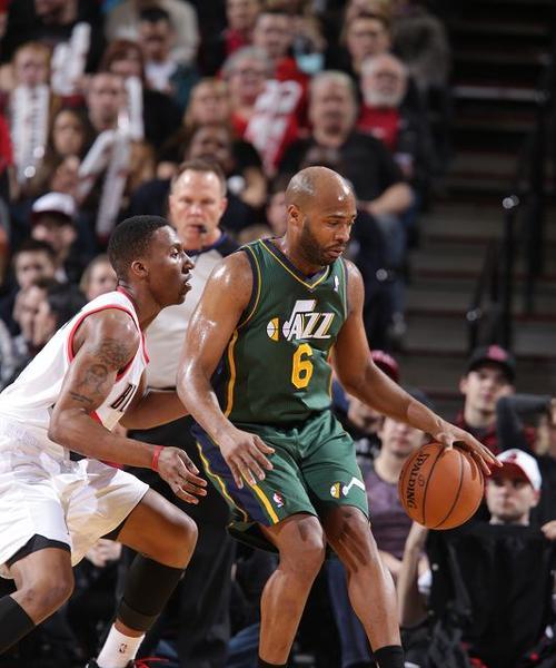 NBA球星运球高度排行榜（以身高为支点，挑战传统运球观念的一众超级巨星）