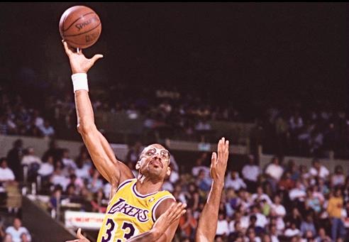 NBA防守高个中锋排行榜（NBA防守高个中锋群体的霸主地位及其关键因素探析）