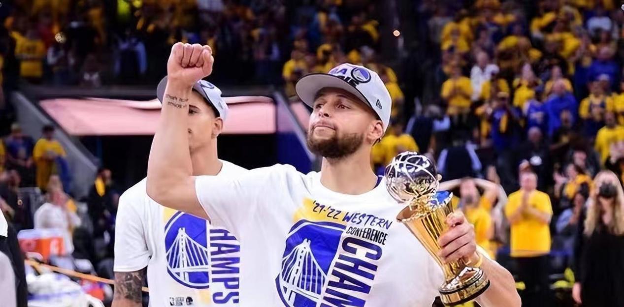 NBA现役控球后卫排行榜（揭秘NBA现役最顶尖的控球后卫，他们的表现让人震撼不已）
