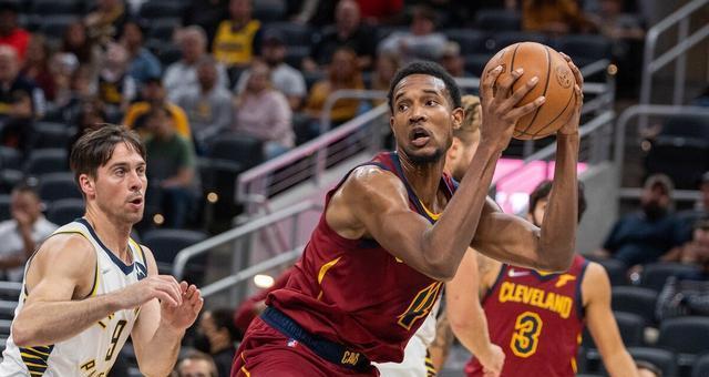 NBA场均盖帽排行榜（揭秘NBA历史上盖帽王的身影，畅谈现役球员的竞争之路）
