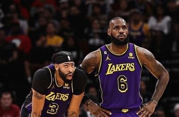 2021年NBA球队实力排行榜（探索当今NBA球队的实力与竞争力，分析影响排名的关键因素）