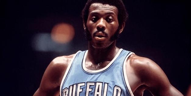 NBA历史得分王（回顾NBA历史赛季得分王，追寻篮球得分之路的传奇人物）