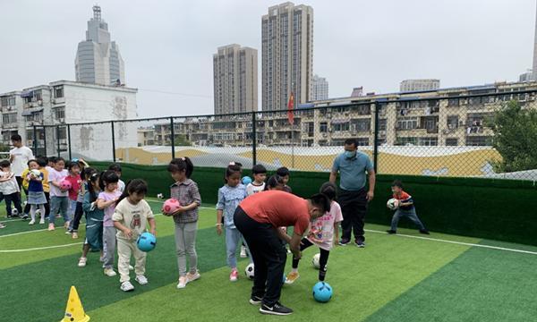 儿童足球射门技巧（培养儿童足球天赋，让他们在射门技巧上独步全场）