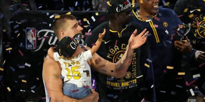 NBA历史中锋排行榜前30（探寻篮球历史上最伟大的中锋，他们的成就和遗产）