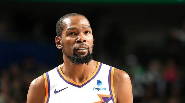 NBA历史得分排行榜最新排名揭晓！（詹姆斯升至榜首，创造了历史！）