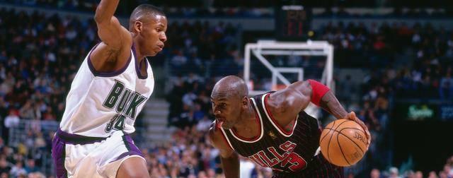 NBA球员华丽运球排行榜（震撼世界的华丽运球技巧，谁能夺得榜首？）