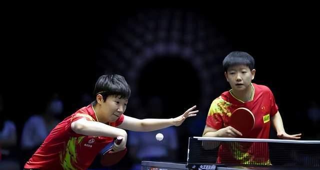 中国乒乓球又创历史，包揽前三！（中国乒乓球运动员的无与伦比的实力和辛勤付出）