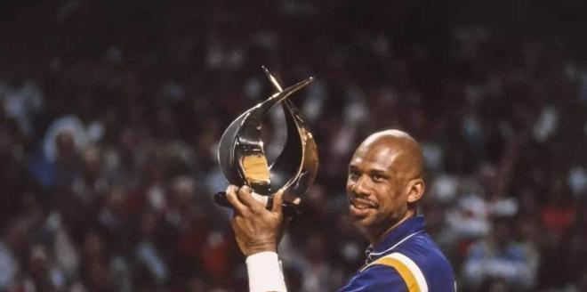 NBA历史上最强篮板王（揭秘罗德曼篮板之王的绝技与辉煌）