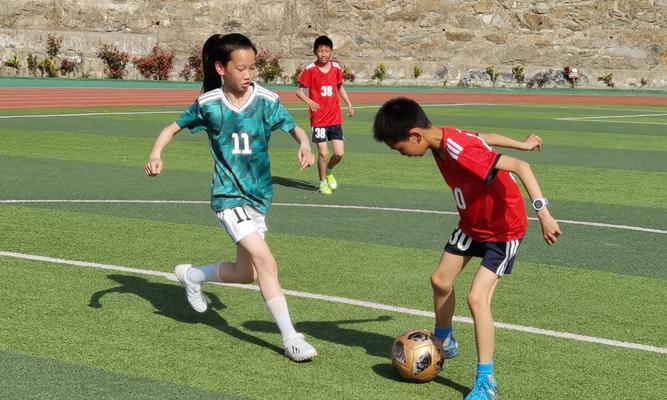 小学足球守门技巧教案（提高守门能力，让小球员脱颖而出）