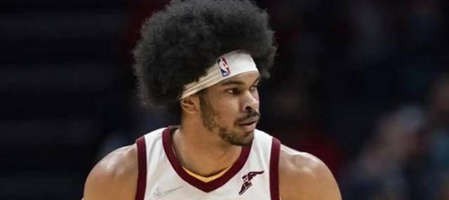 NBA中锋臂展排行榜（揭秘臂展超群的NBA中锋，他们如何统治篮球场？）