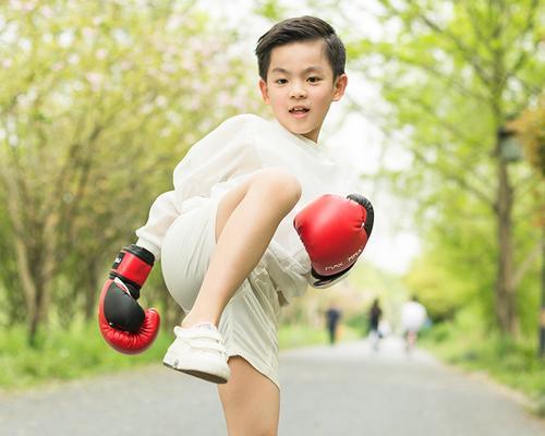 自由游泳打手技巧男——掌握游泳技巧，成为水中王者（自由泳男选手必备的关键技巧和训练方法）