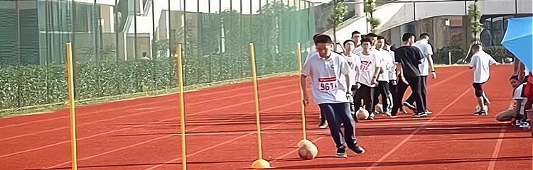 女子足球绕杆技巧教学（提升足球绕杆技巧，让女子足球更出色）