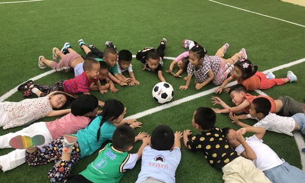 培养幼儿园足球潜力的教育技巧（让孩子在幼儿园足球中展现潜力的关键）