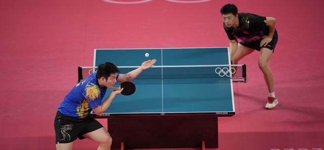 乒乓球拉弧圈球技术的练习方法与技巧（掌握乒乓球拉弧圈球的关键步骤与注意事项）
