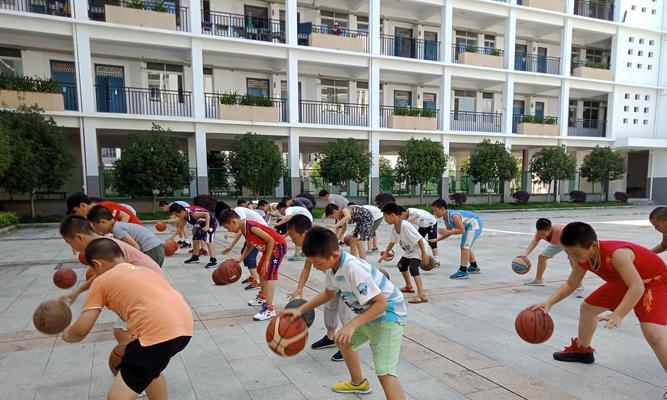 五年级女生篮球防守要求（打好篮球基础，提升防守能力）