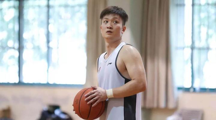 提升篮球球队防守技巧的训练方法（构建坚实防线，打造出色球队防守）