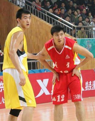篮球防守策略及其关键要素（以球位为基准，揭秘篮球防守的奥妙）