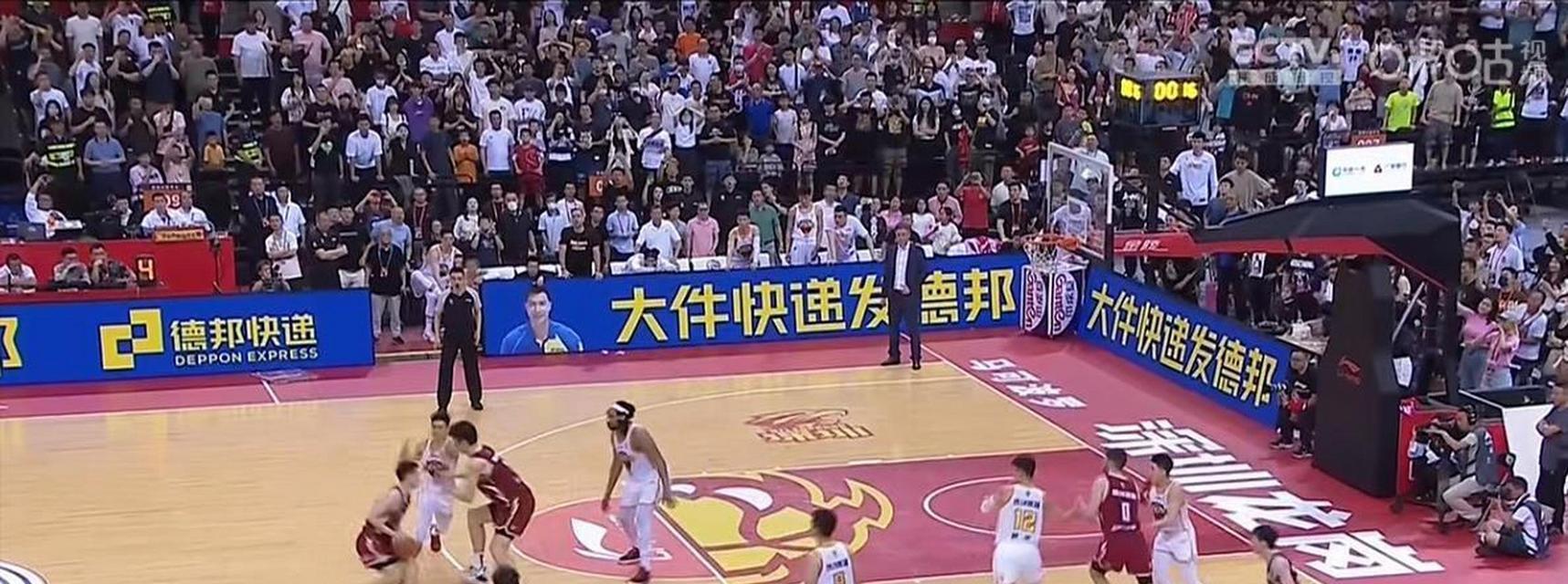 篮球防守中的进球门攻击技巧（突破对手防守，有效进攻篮球进球门）