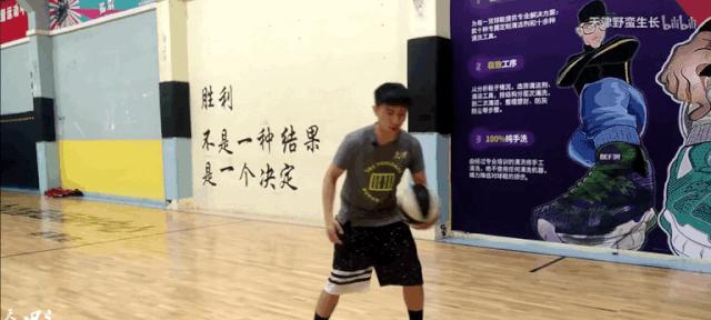 篮球防守技巧之向前逼一步（提高篮球防守能力的关键技巧与训练方法）