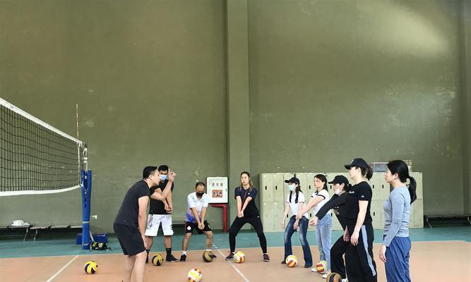 排球滚翻动作要领全解析（掌握关键技巧，提升滚翻能力）