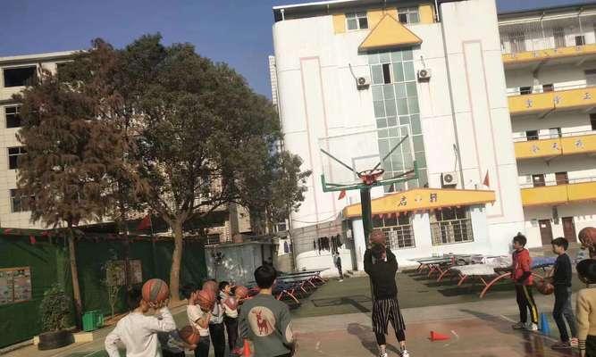 幼儿篮球比赛的防守技巧和规则（培养幼儿篮球比赛中的防守能力，提升团队合作精神）