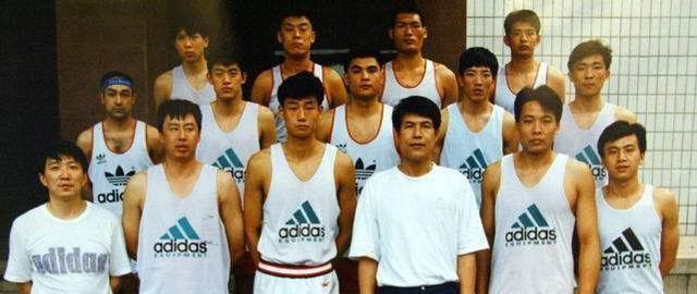 背打防守在FIBA篮球规则中的重要性（深入解析FIBA篮球规则中的背打防守策略）