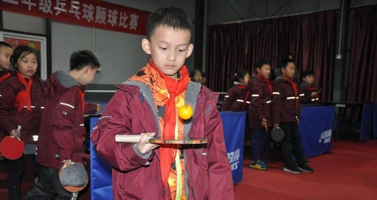乒乓球颠球技巧的掌握（以朋友为伴，乒乓球颠球玩转无极限）