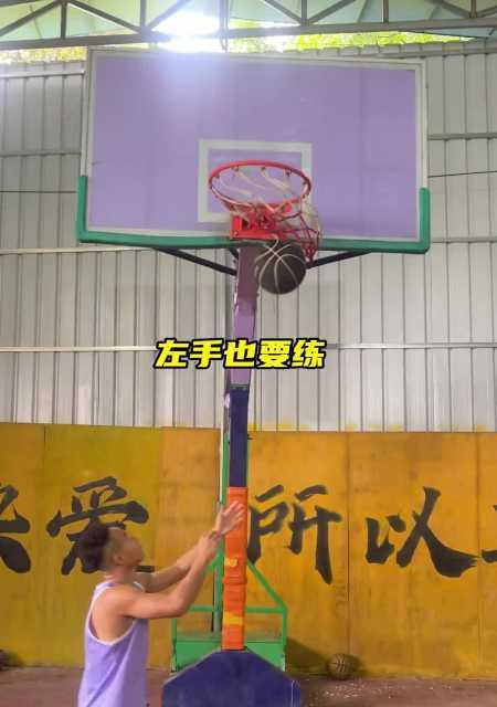 如何有效防守两步半上篮球技巧（掌握关键技巧，阻止对手得分）