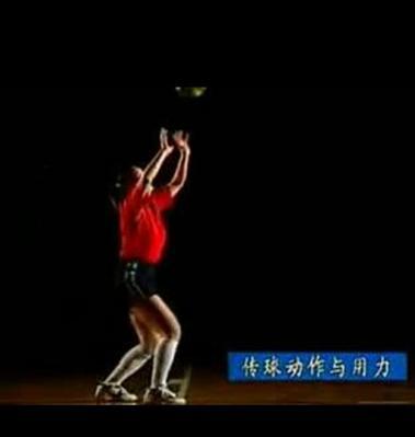 掌握排球传球技巧的关键要领（以传球为核心，打造出色的排球运动员）