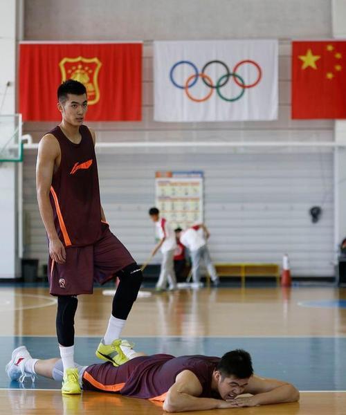 篮球进攻防守中的5秒规则（揭秘进攻5秒和防守5秒的关键战术）